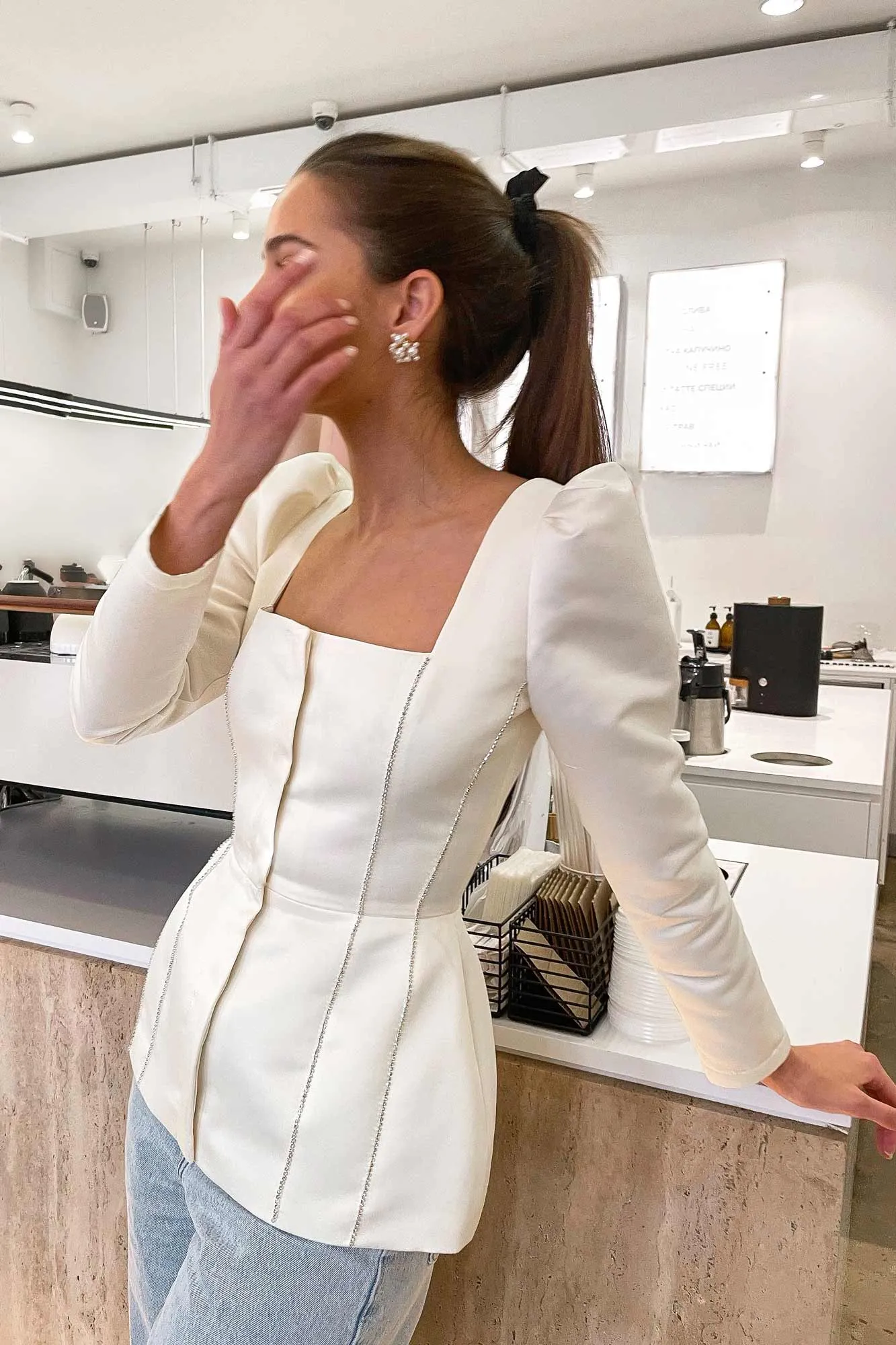 Топ из атласа с декором на рельефах 