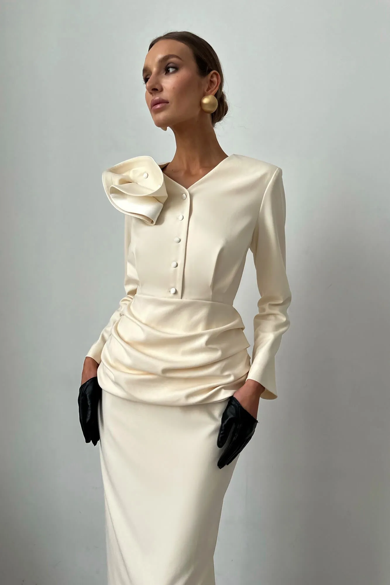 Топ с длинным рукавом и декором из атласа