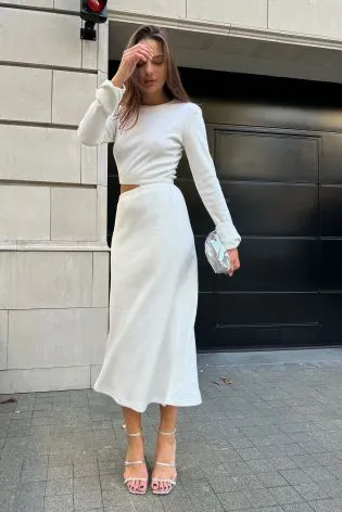 Платье-миди из трикотажа с фигурным вырезом на талии