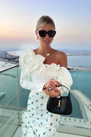 Кроп-топ с длинным рукавом и розами 