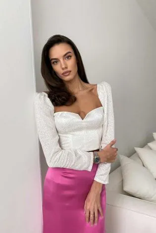 Кроп-топ с длинным рукавом и V-образным вырезом  