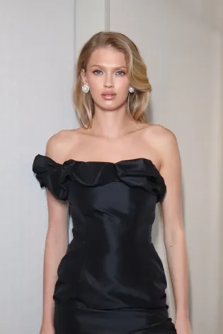 Боди с деталью «волна» на лифе