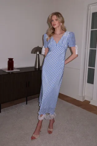 Платье-миди по фигуре с кружевом и коротким рукавом