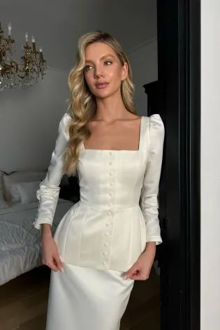 Топ из атласа с длинным рукавом