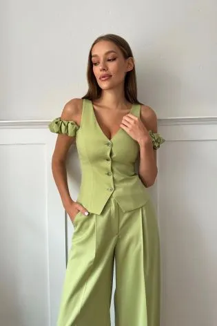 Топ-жилет с декоративной деталью на плече