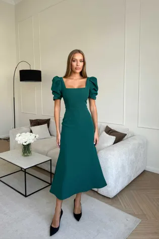 Платье-миди с квадратным вырезом и юбкой годе