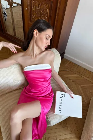 Платье-миди из атласа с контрастным отворотом