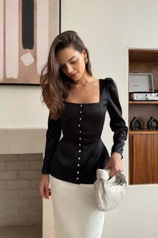 Топ из атласа с длинным рукавом