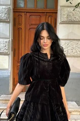 Блуза из бархата с коротким рукавом на кнопках