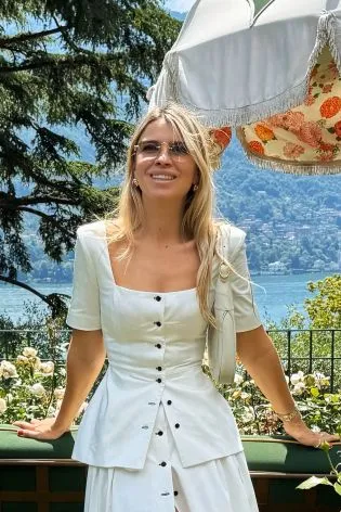 Топ на пуговицах с коротким рукавом