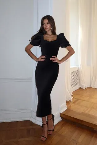 Платье миди с фигурным лифом и прямой юбкой