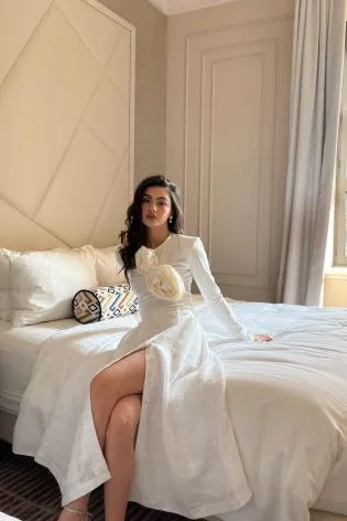 Боди из трикотажа с декором розы