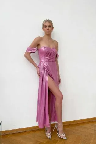 Платье-миди с асимметричной драпировкой и юбкой на запах