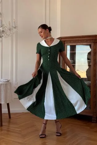 Платье-миди с контрастным воротником и вставками