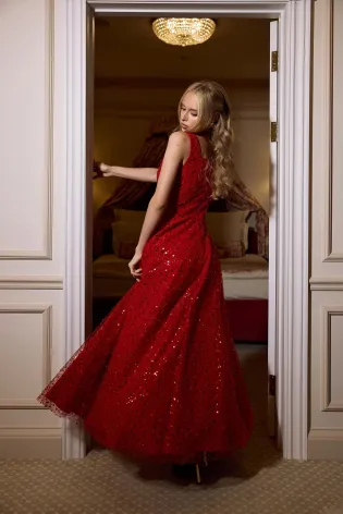 Платье-миди расшитое пайетками и бисером