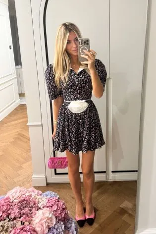 Платье-мини на пуговицах с коротким рукавом