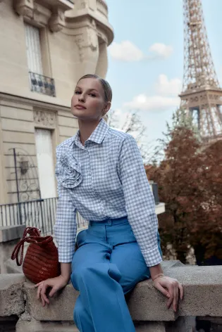 Рубашка в клетку с декором "роза"