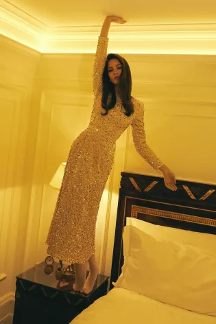 Платье-миди с длинным рукавом из бархата с пайетками