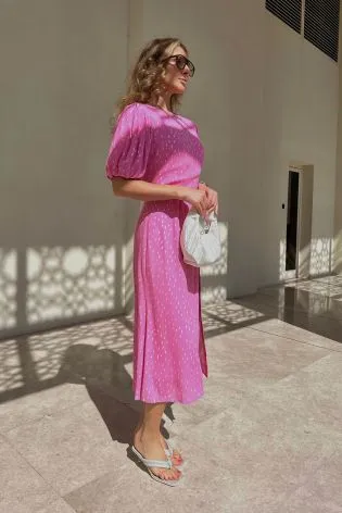 Платье-миди из вискозы с пышным рукавом и разрезом