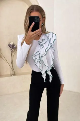 Боди из трикотажа с зелеными рюшами