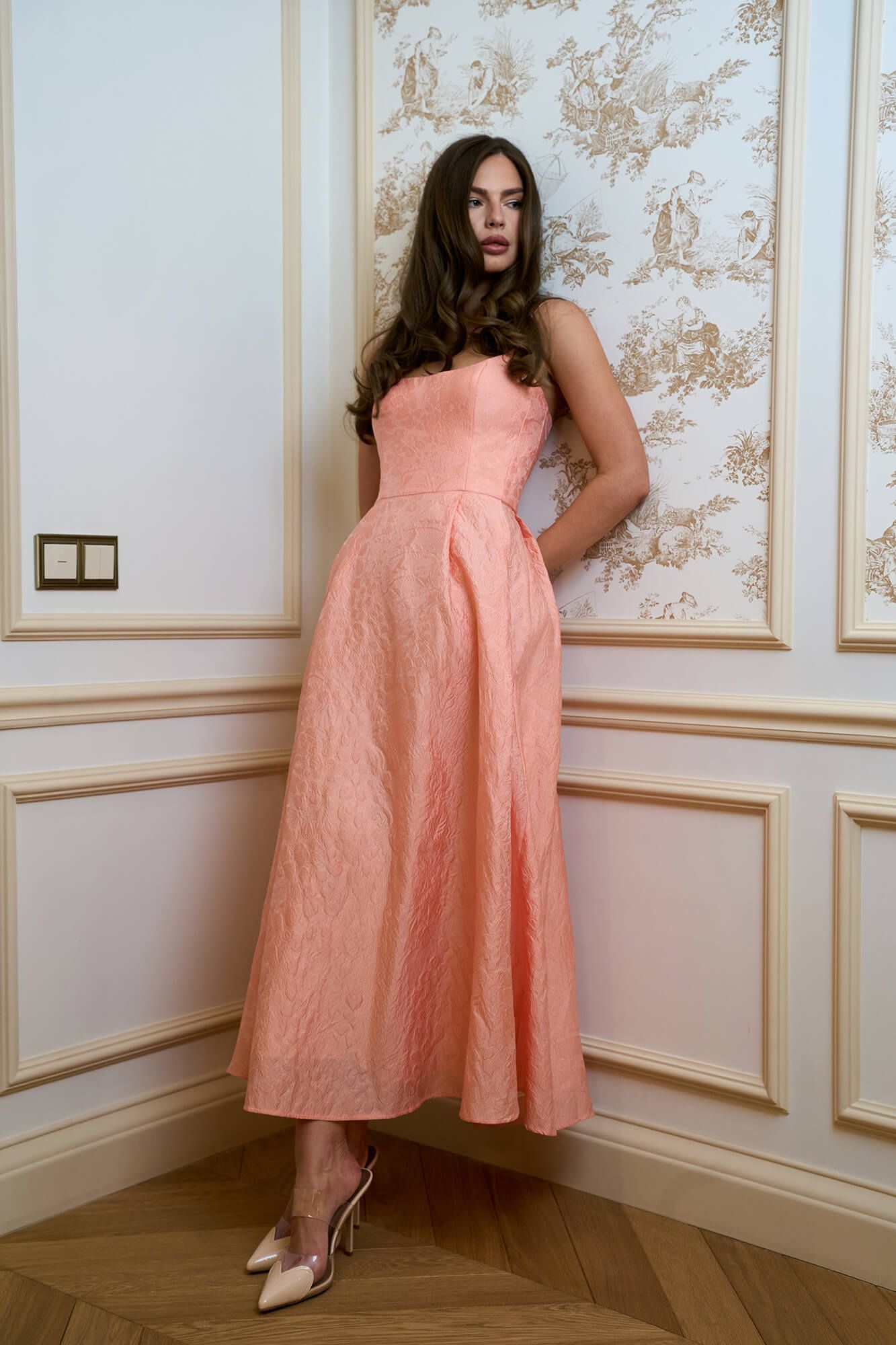 Платье-бюстье на фигурном корсете из жаккарда 27700₽