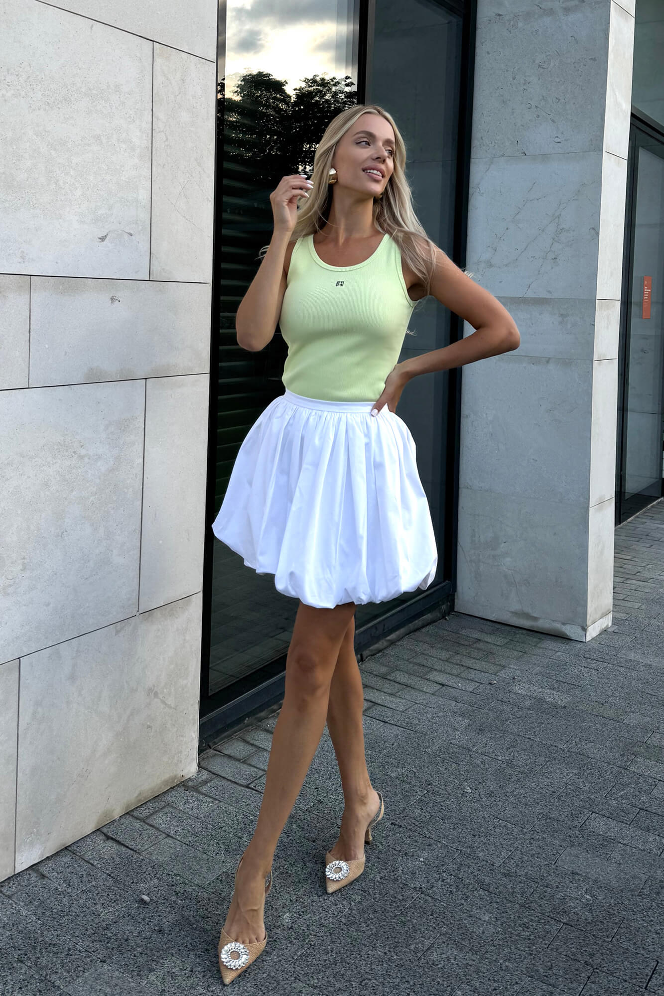 Топ на бретелях трикотажный с вышивкой 12300₽