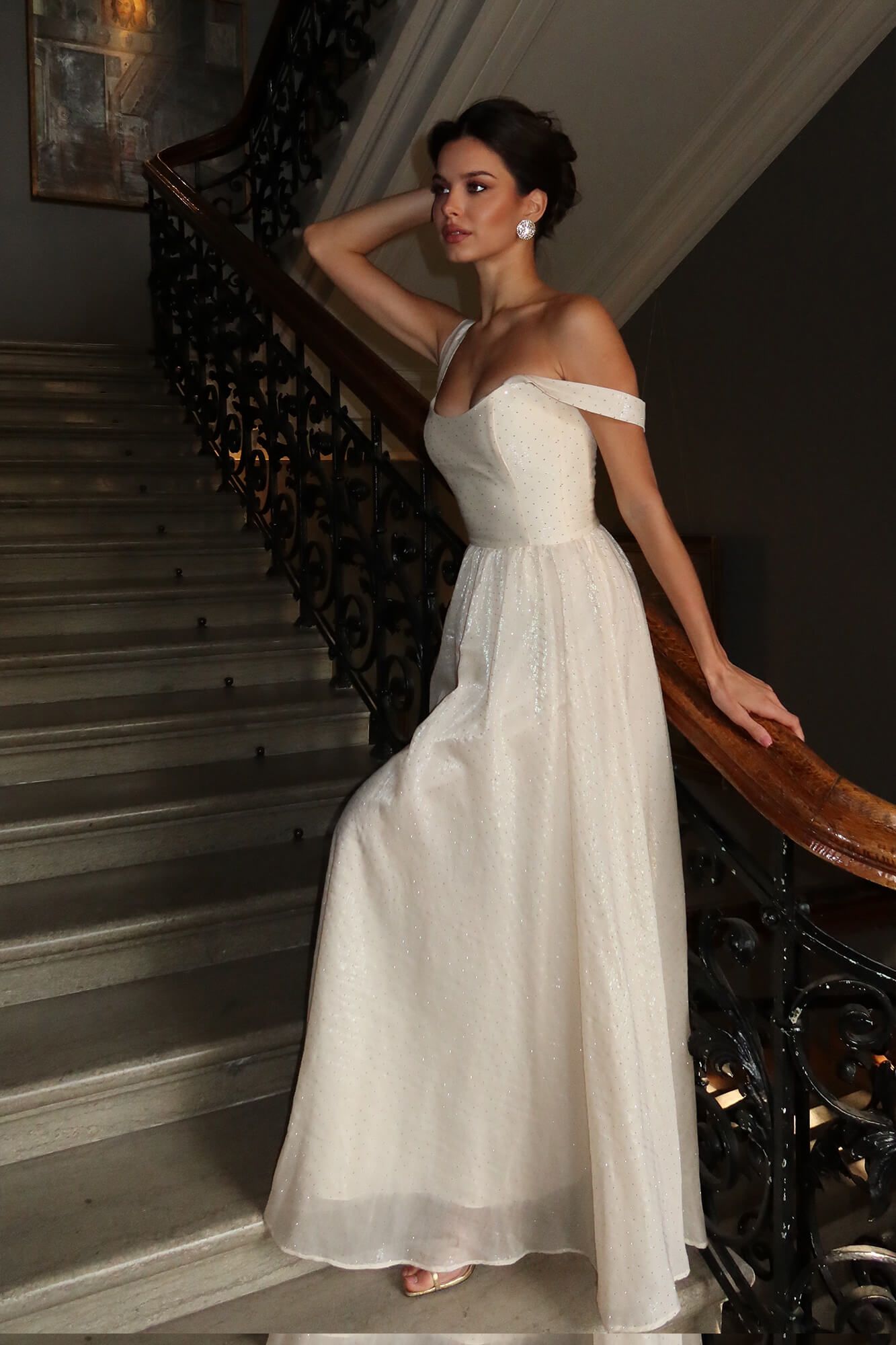 

Платье-миди с фигурным вырезом из ткани со стразами, Пудровый, Платье-миди с фигурным вырезом из ткани со стразами