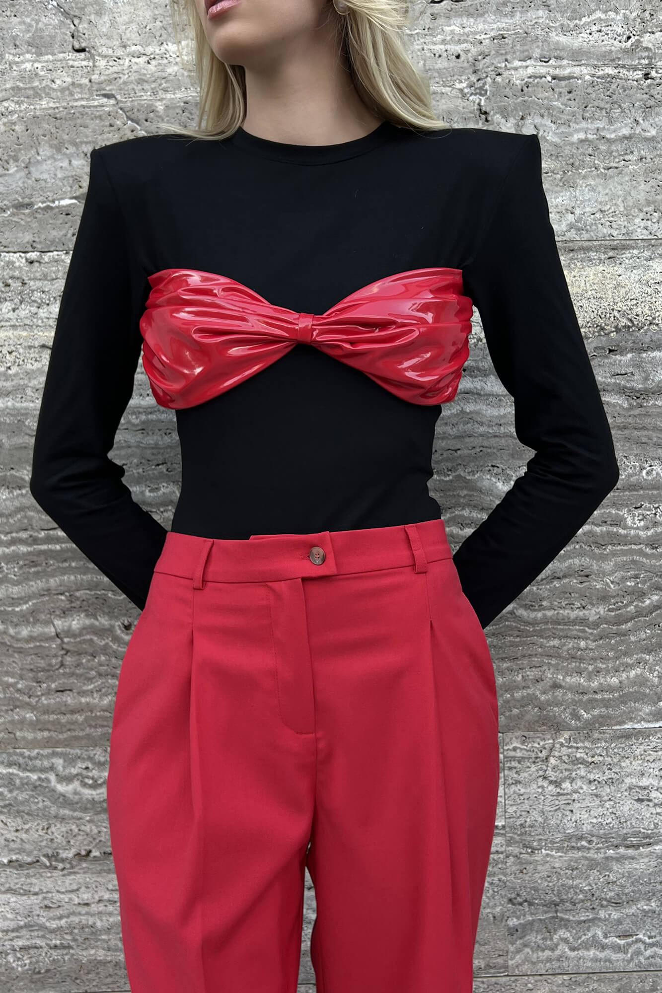 Боди из трикотажа с лаковой вставкой на груди 17200₽