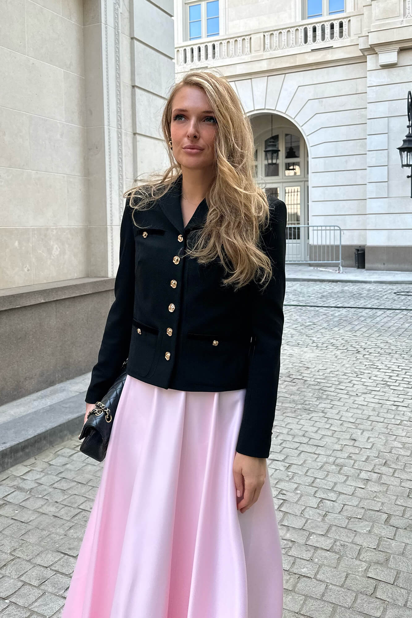 Жакет однобортный с бархатной отделкой 28000₽