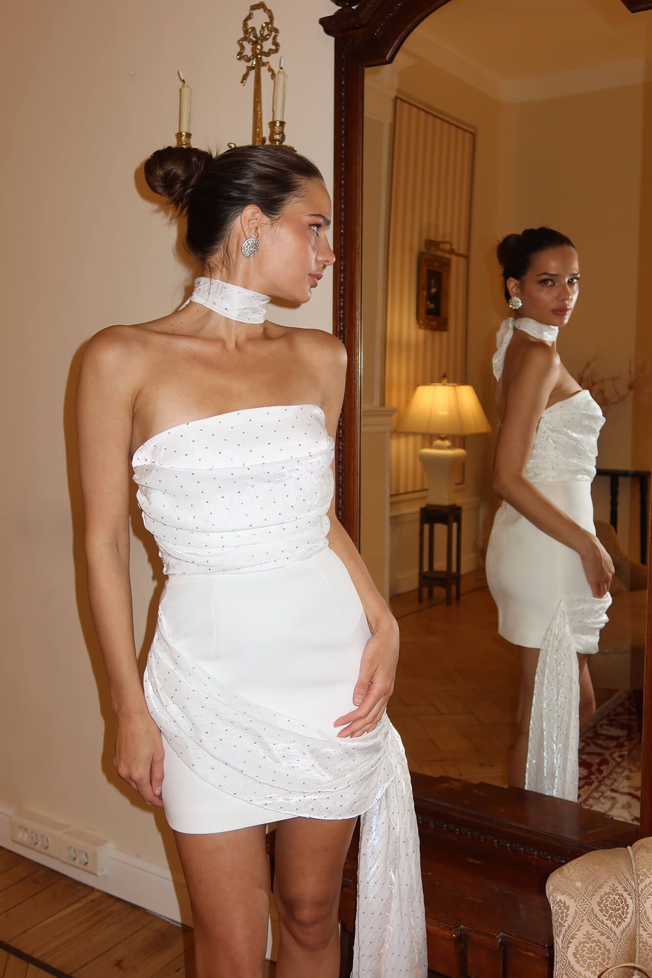 Платье мини со шлейфом и стразами 28800₽