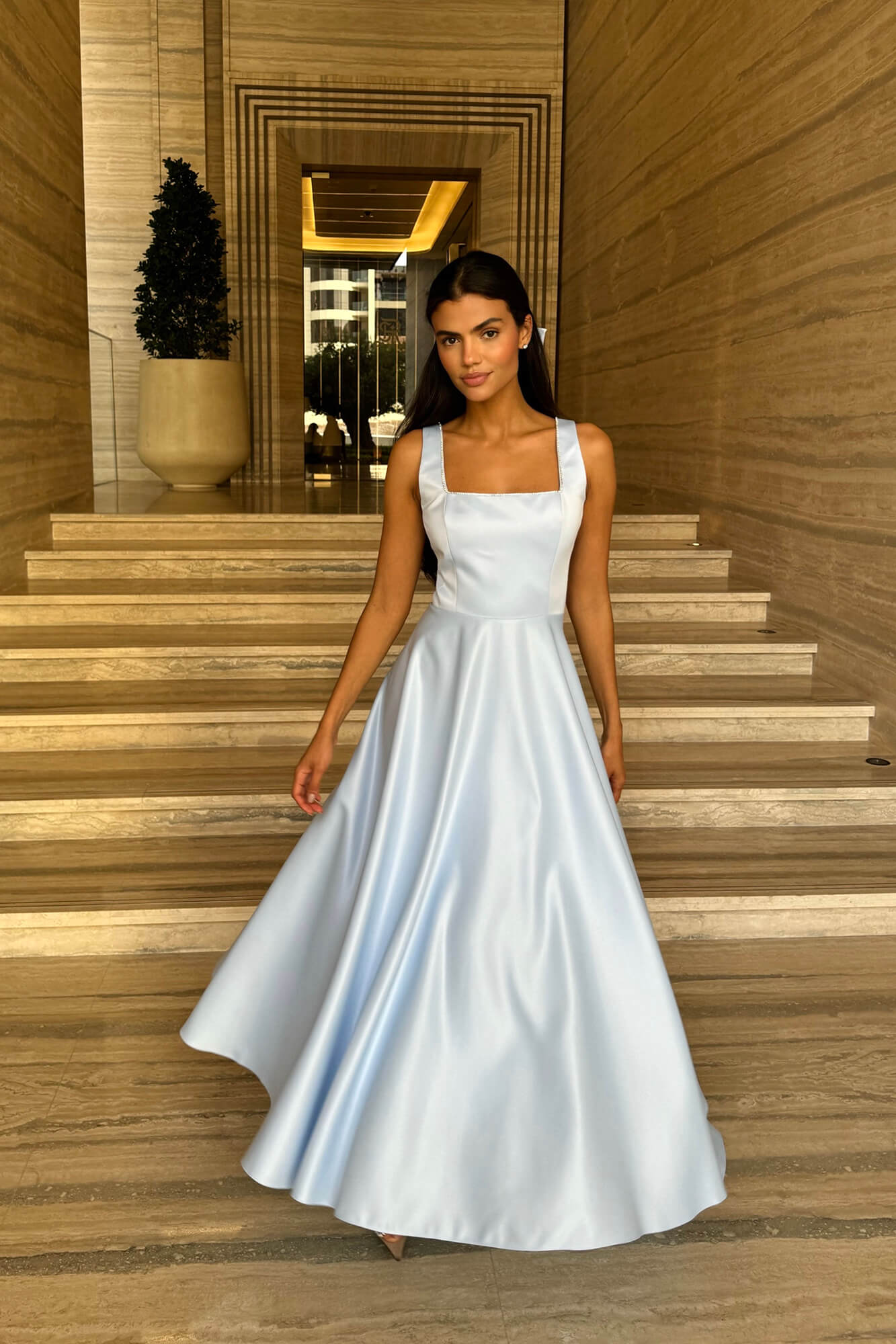 Платье-миди на бретелях с декором на лифе 25200₽