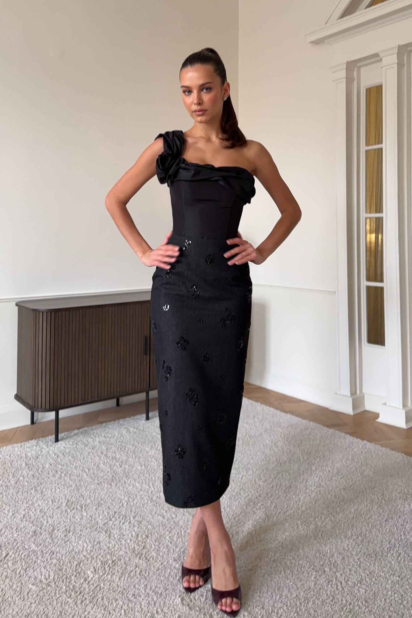 Боди с деталью волна на лифе 22500₽