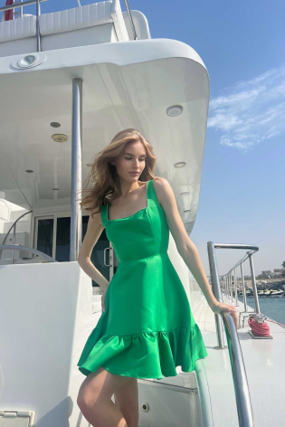 Платье мини на бретелях с воланом по низу