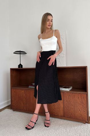 Платье-миди с атласным лифом и декоративными ремешками