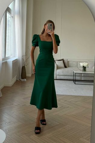 Платье-миди с квадратным вырезом и юбкой годе