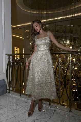 Платье -миди на прямом корсете и юбкой со складками