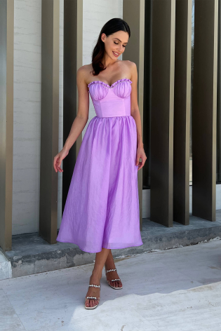 Платье-миди со сборкой на чашке и юбке