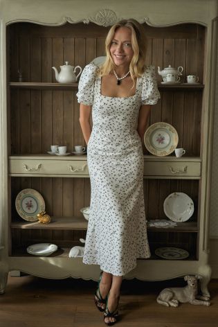 Платье-миди с квадратным вырезом и юбкой годе