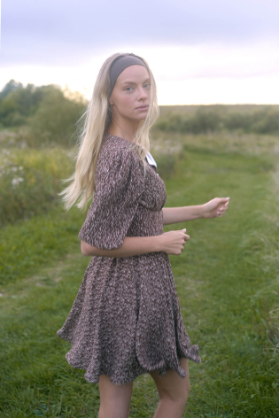 Платье-мини на пуговицах с коротким рукавом