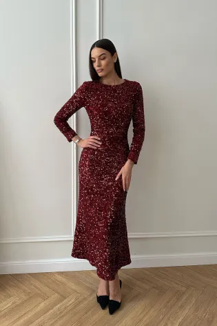 Модное выпускное платье 2024 года: правила выбора и сочетания с другой одеждой