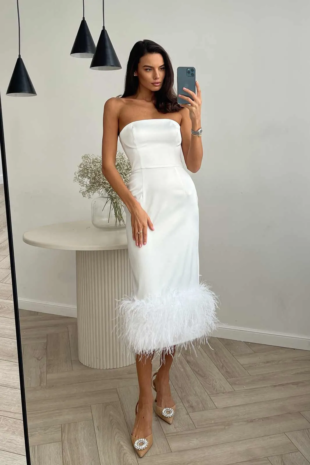 Платье-футляр из атласа с декором перья 00002205 белый купить в интернет-магазине Post Meridiem