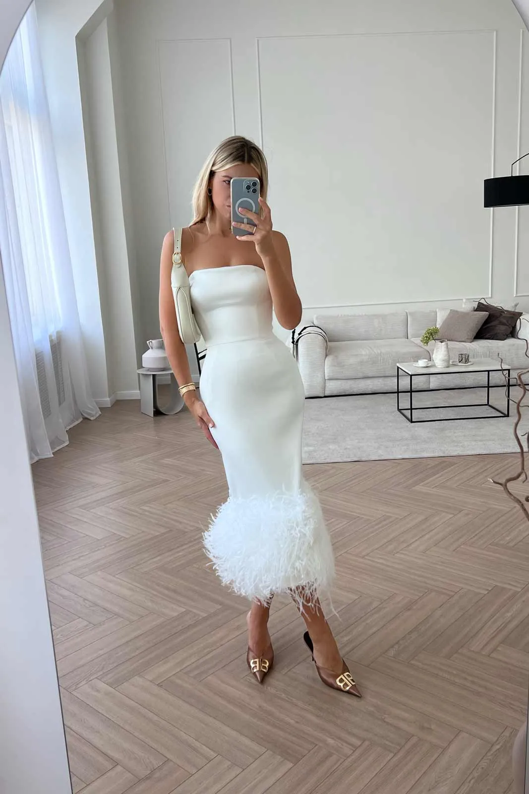 Платье-футляр из атласа с декором перья 00002205 белый купить в  интернет-магазине Post Meridiem